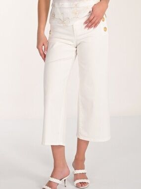 New Frank Lyman Design Off-White Cropped Wide-Leg Jeans with button detail